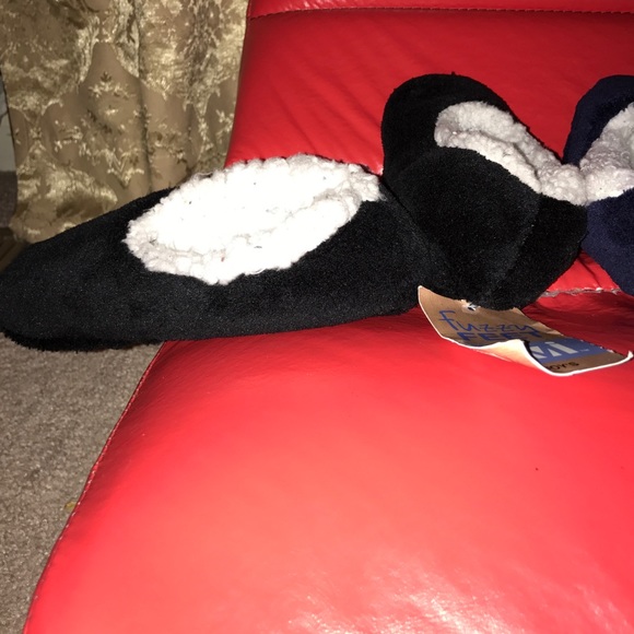 New Kids "Fuzzy Feet" Slippers - Picture 2 of 4