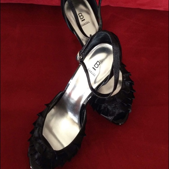 🛑SOLD!🛑NIB Baker's Salena Satin Peep Toe Pumps - Picture 2 of 3