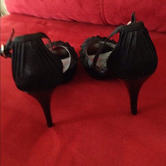 🛑SOLD!🛑NIB Baker's Salena Satin Peep Toe Pumps - Picture 3 of 3