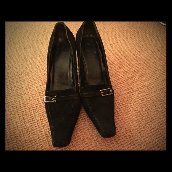 Gucci Black Suede Pumps 1.5 inch stacked heel.