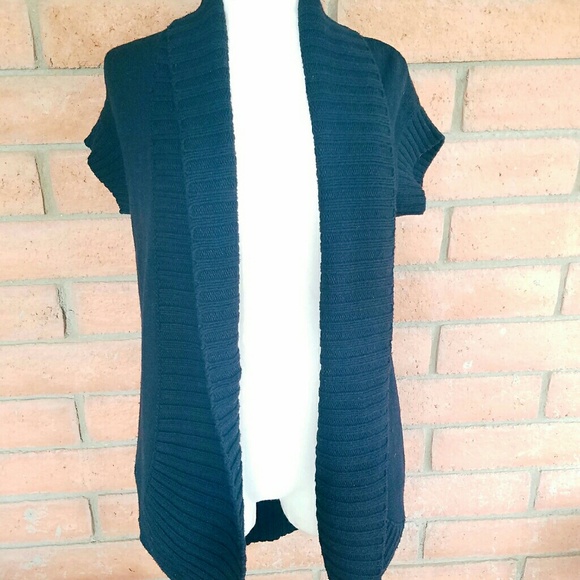 BCBGMaxAzria Sweaters - BCBGMaxazria knitted open cardigan