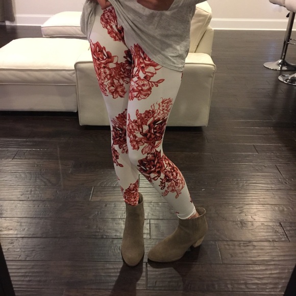 1 LEFT! 🔃Ivory Floral Leggings - Picture 3 of 3