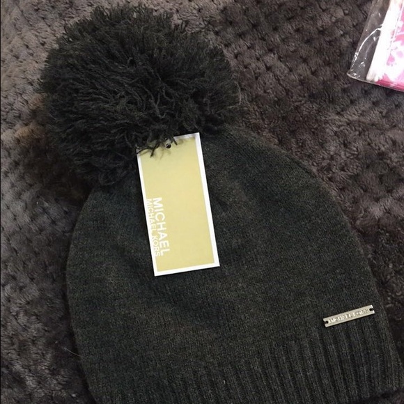 Micheal kors beanie - Picture 2 of 4