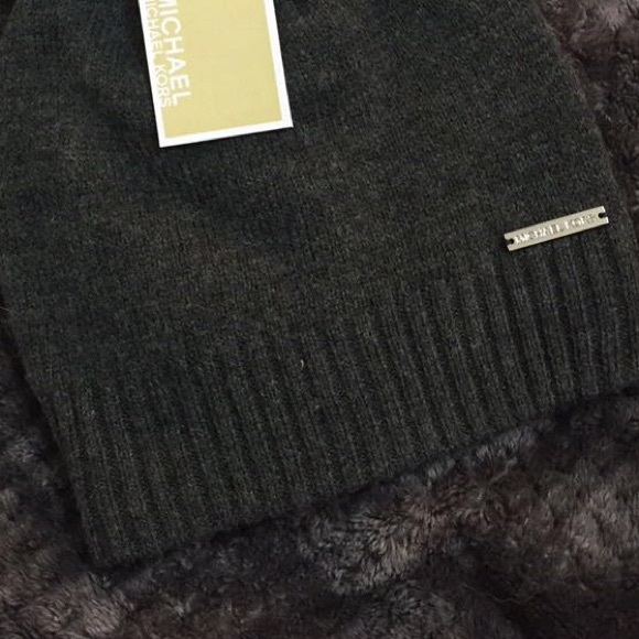 Micheal kors beanie - Picture 3 of 4