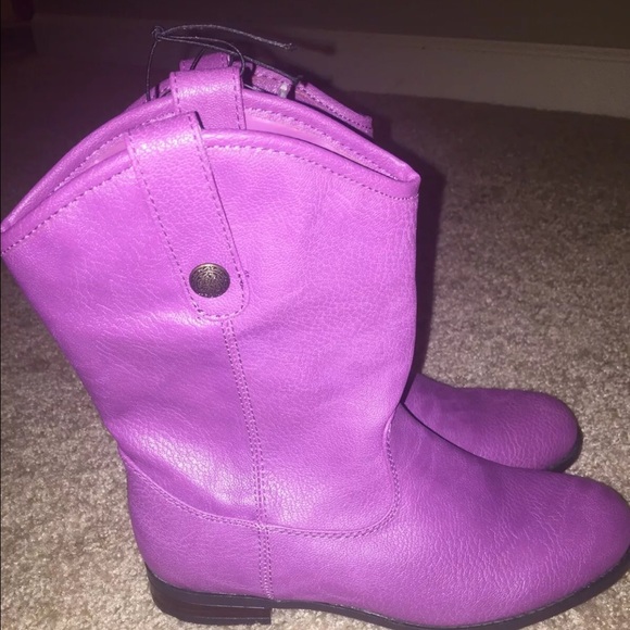 Girls purple riding boots. Youth size 2. NEW