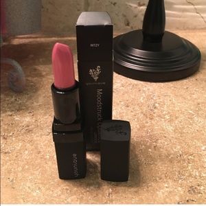 Ritzy Younique lipstick