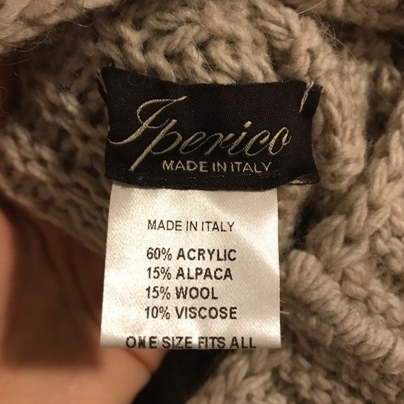 Poncho - Picture 3 of 3