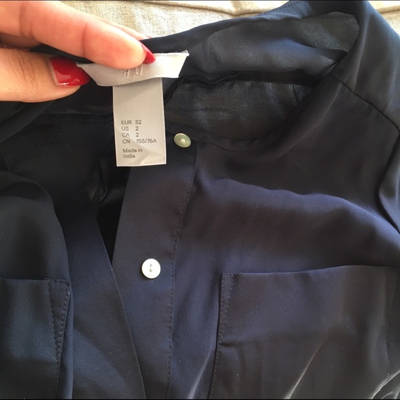 H&M navy button blouse - Picture 4 of 4