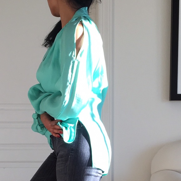 🎉HP🎉 Rachel Roy cold shoulder blouse - Picture 3 of 4