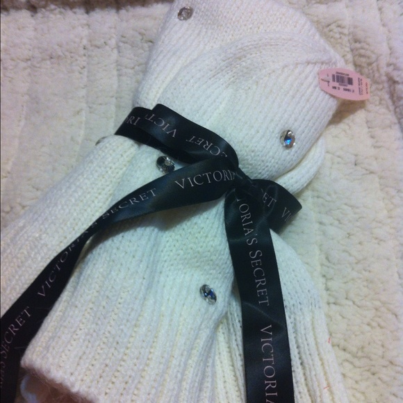 PINK Victoria's Secret Accessories - Nwt VS jeweled scarf set/Clearance Price