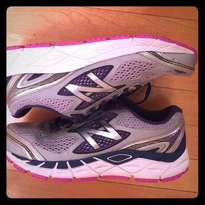 NEW BALANCE 840v3 Women's Size 8.5