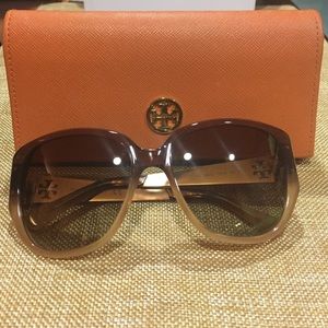 Beautiful Tory Burch Sunglasses 😎