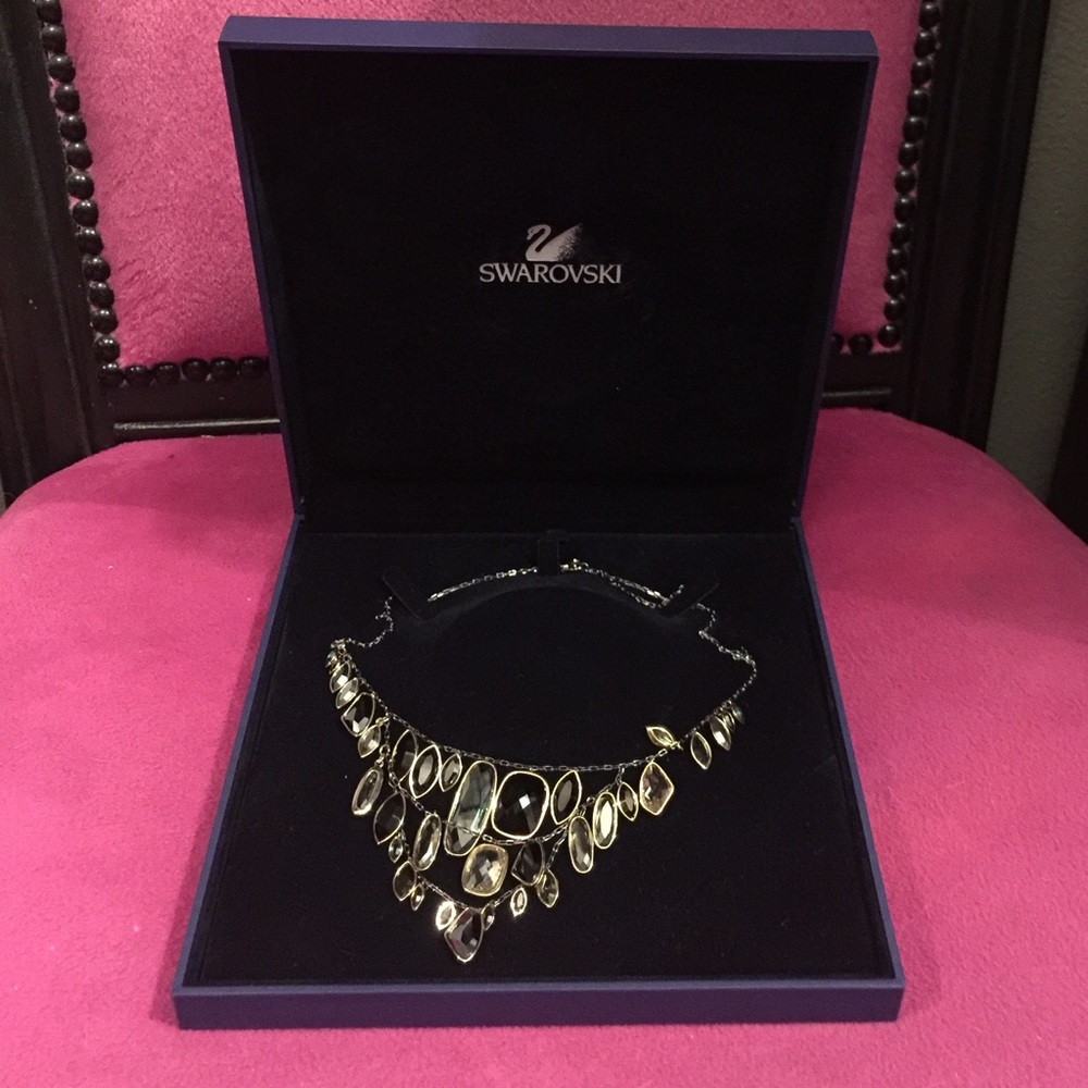 🌼 Stunning Swarovski Highlight Necklace in box!!