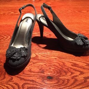 Super Cute gray suede heels