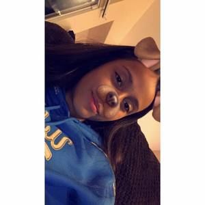 Meet your Posher, Yesenia
