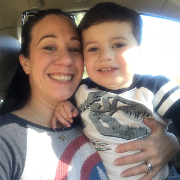 Meet your Posher, Stephanie - Picture 2 of 3