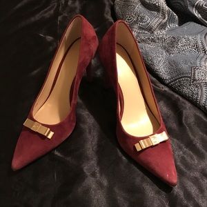 Michael Kors Merlot pointed heels with gold bow