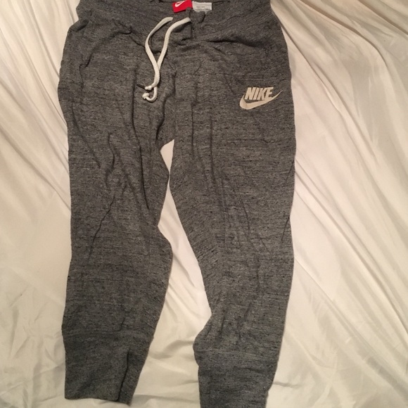 Nike lounge pants size medium