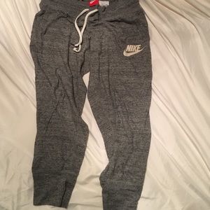 Nike lounge pants size medium