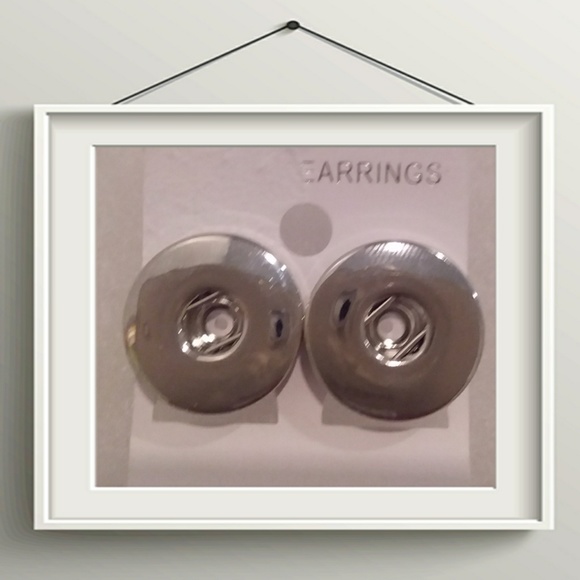 Jewelry - Stud snap button earrings