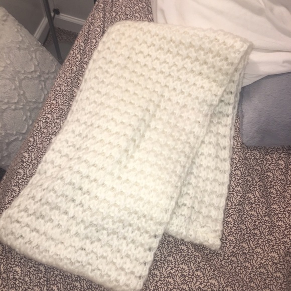 Urban Outfitters knitted scarf - Picture 1 of 1