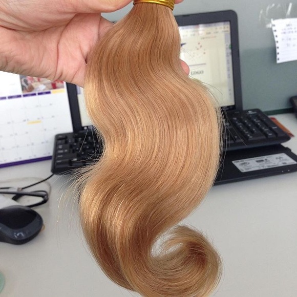 2 BUNDLES OF #27 BRAZILIAN BODY WAVE HAIR. *NWT*