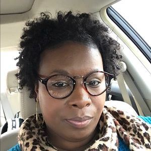 Meet your Posher, Angela