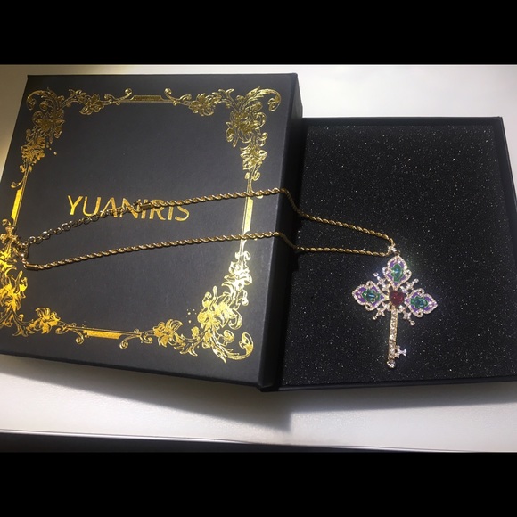 Handwork Necklace - Picture 2 of 3