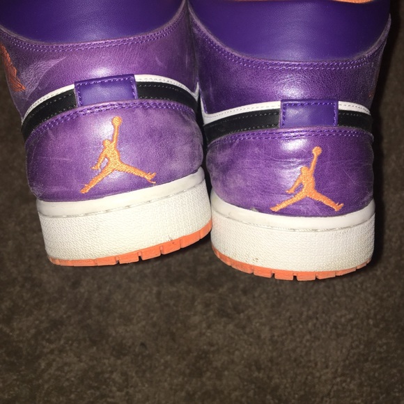 Air Jordan 1s Men's 10.5 - Picture 3 of 4