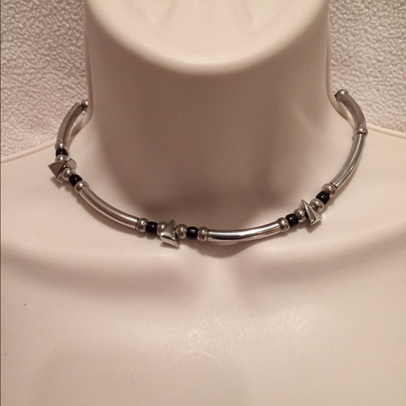 Beautiful chocker style necklace.