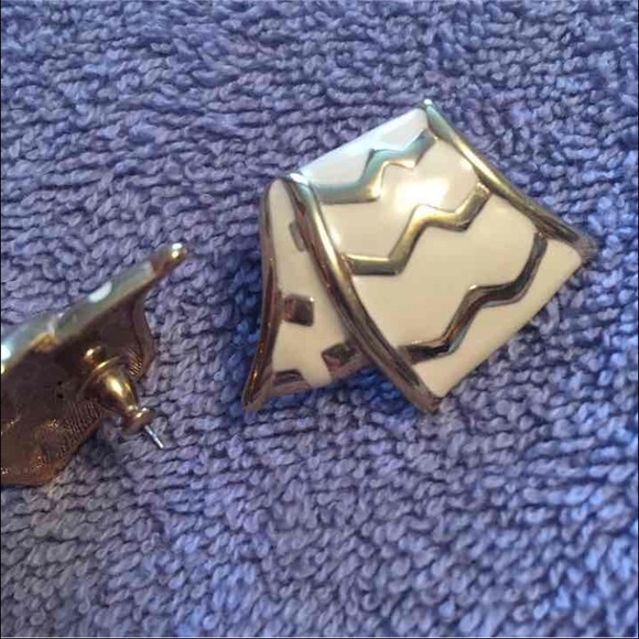 Vintage Earrings - Picture 2 of 2