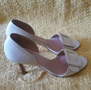 Oscar De La Renta D'orsay  buckle shoes 8