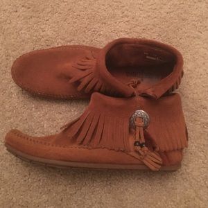 Women's Minnetonka fringe ankle boots