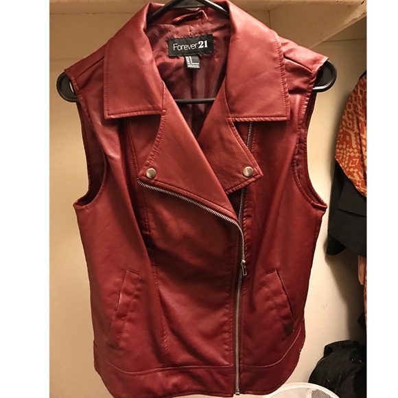 Red faux leather vest size M - Picture 1 of 2