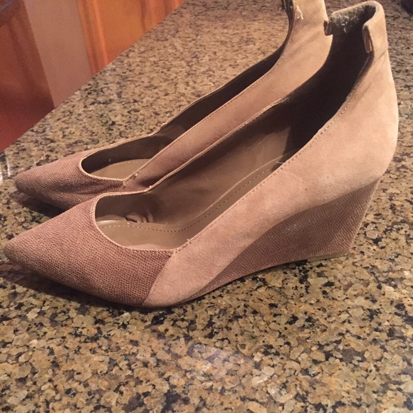 Lightly worn nude BCBG wedges - Picture 1 of 3