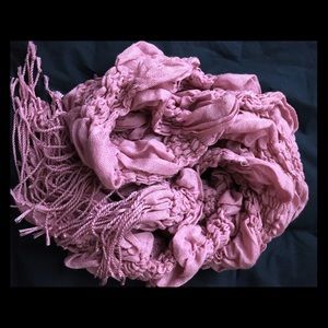 Beautiful rose ruffle scarf🌹