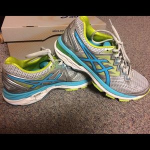 Asics GT 2000 running shoes