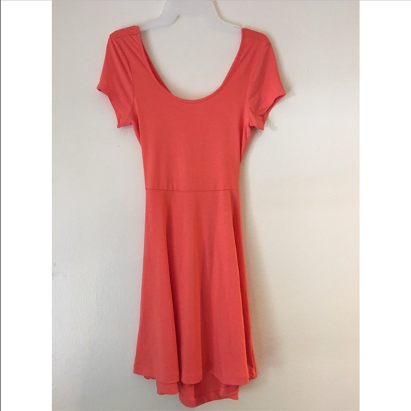 Light orange, open-back dress. - Picture 1 of 2