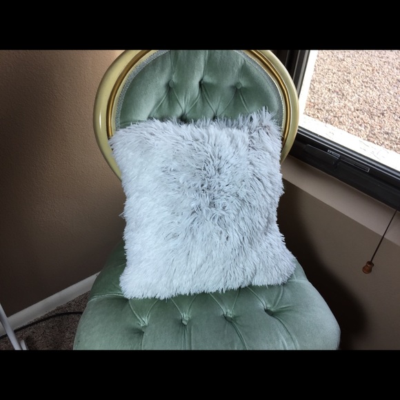 Luxury Faux Fur Throw Pillow - Picture 1 of 2