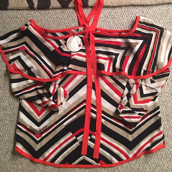 Off The Shoulder Printed Top - Picture 3 of 3