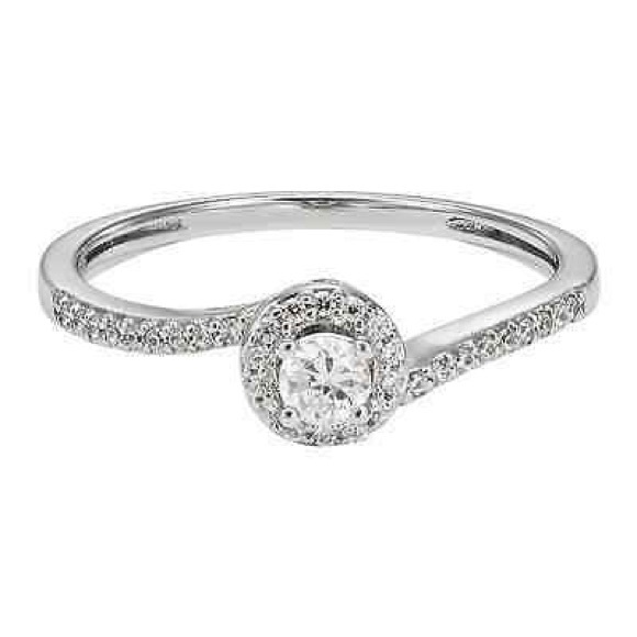 TWO DAY SALE Helzberg Diamond 1/4 ct diamond ring