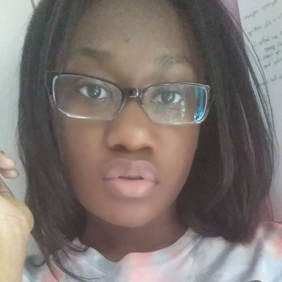 Meet your Posher, Aurelia