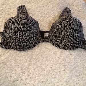 Delta Burke bra 40 D black cream underwire pretty!