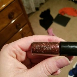 MAC glitter reflects blackened red