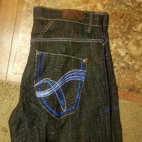 LIKE NEW JEANS R.K. - Picture 2 of 4