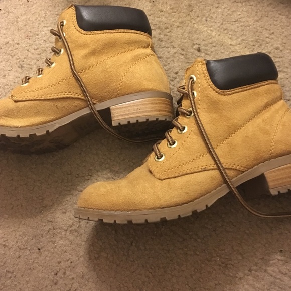 Shoes - Picture 2 of 4