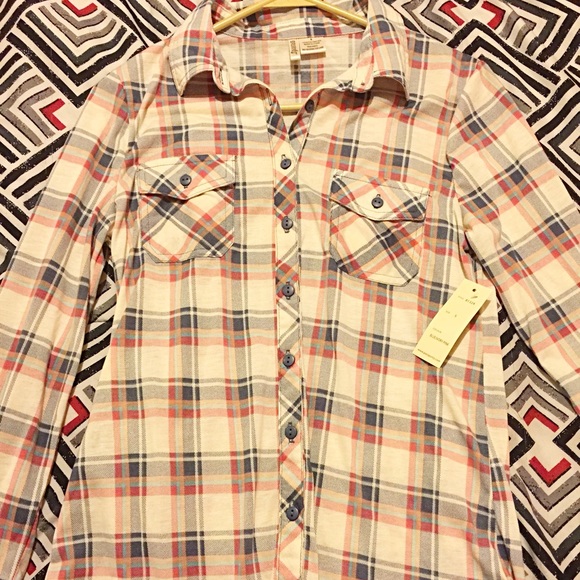 Cream blue pink long flannel,Kinda thin,Never wore