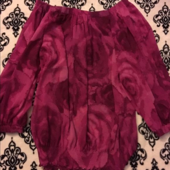 Express women's blouse. - Picture 3 of 3