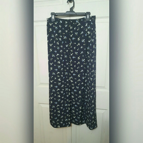 GAP Flowey Floral Navy Button Down Skirt