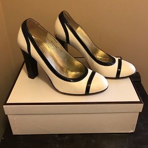 Coach pumps